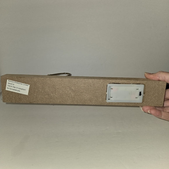 Light-up Wire 'Love' Sculpture Goldtone - Picture 5 of 9